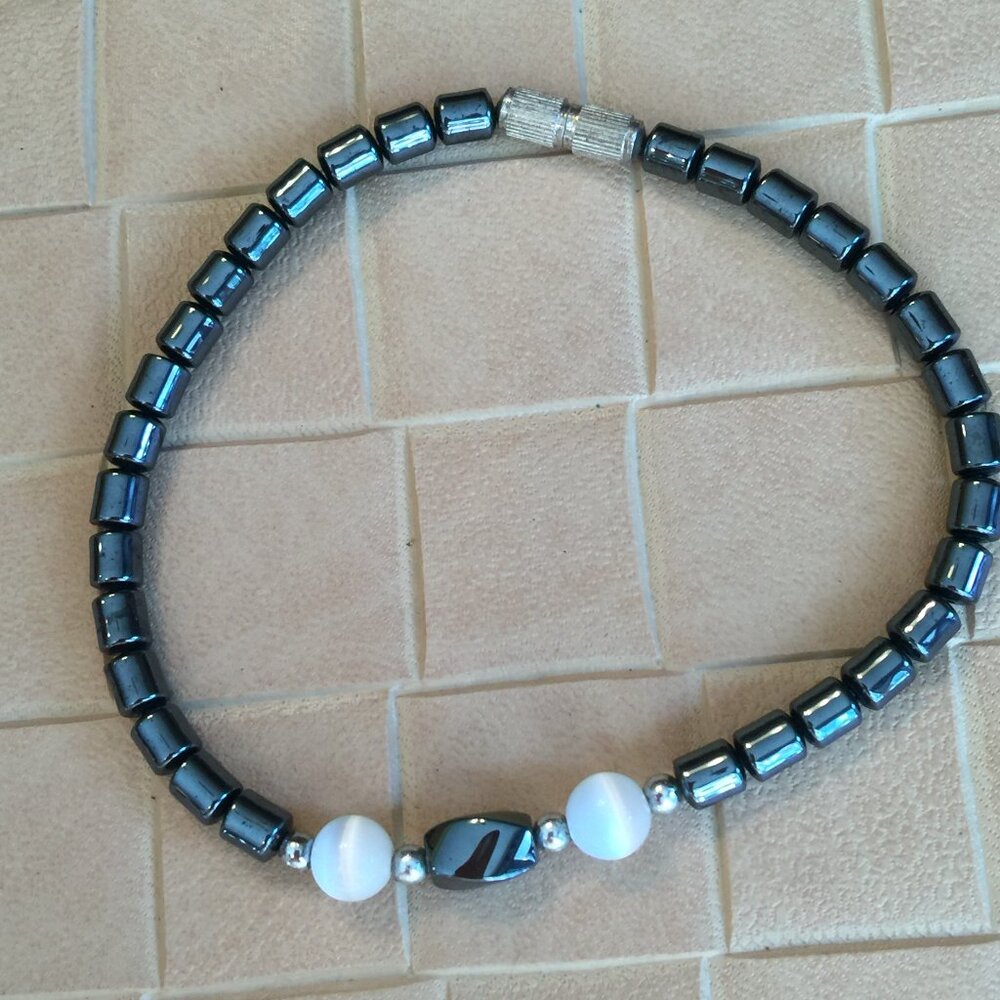 Hematite & Pearl Beaded Bracelet Black & White 7 1/2"